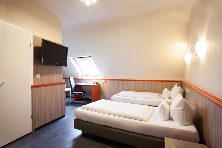 Room 6 of 57