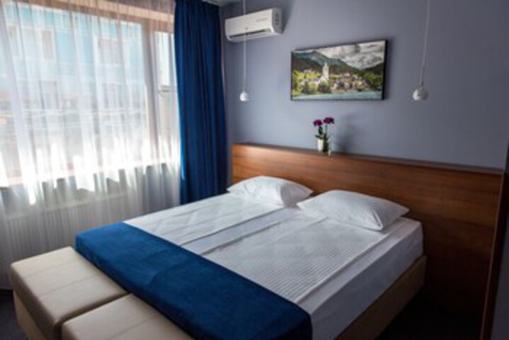 Room 21 of 36