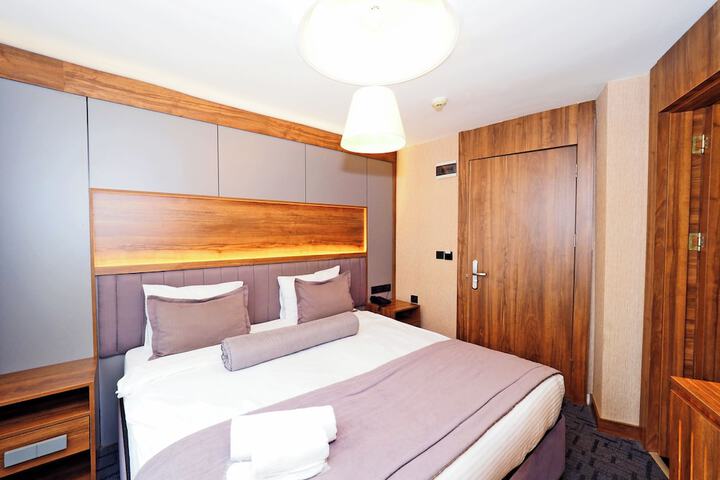 Room 4 of 38