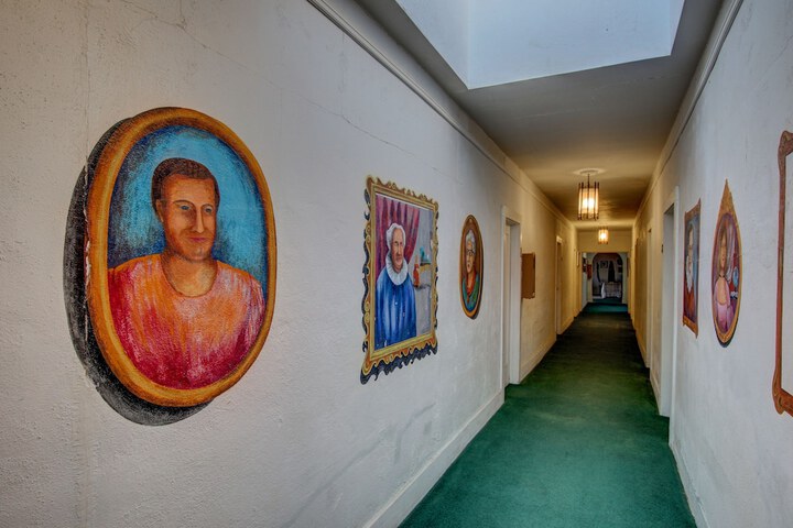 Ballroom/Hall 75 of 97