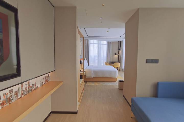 Room 33 of 67