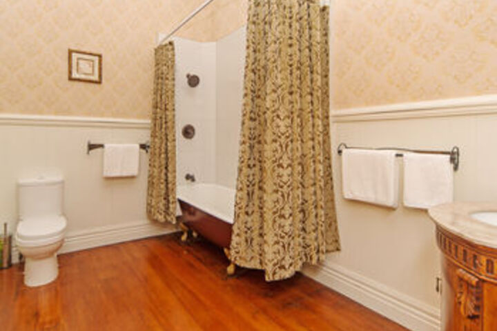 Room 5 of 73