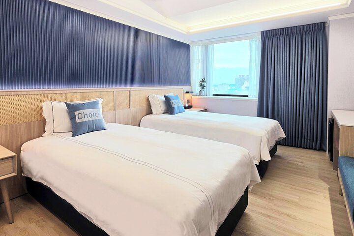 Room 15 of 33