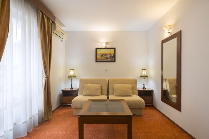 Room 49 of 95