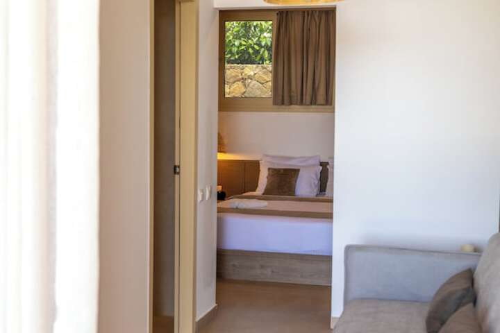 Room 13 of 100