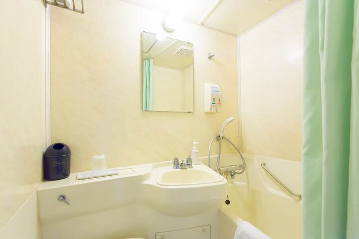 Room 20 of 32