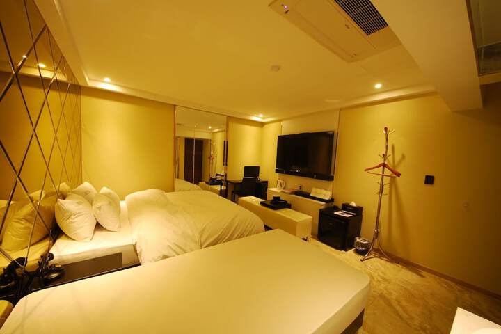 Room 11 of 44