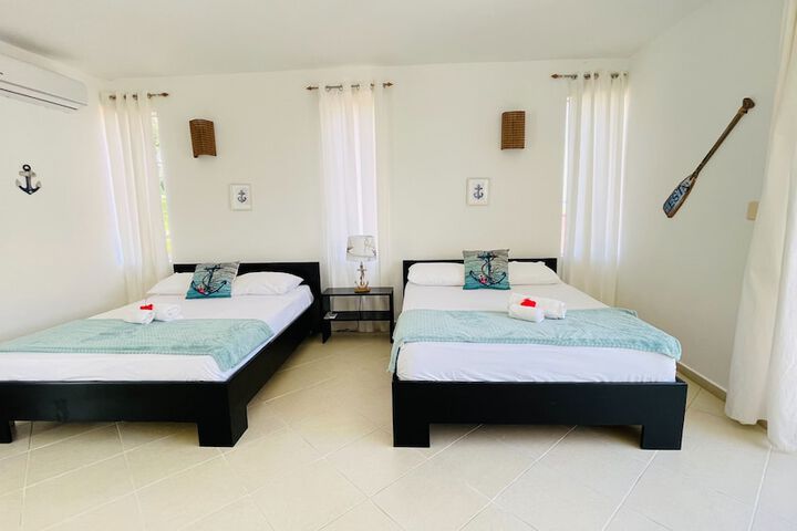 Room 3 of 213