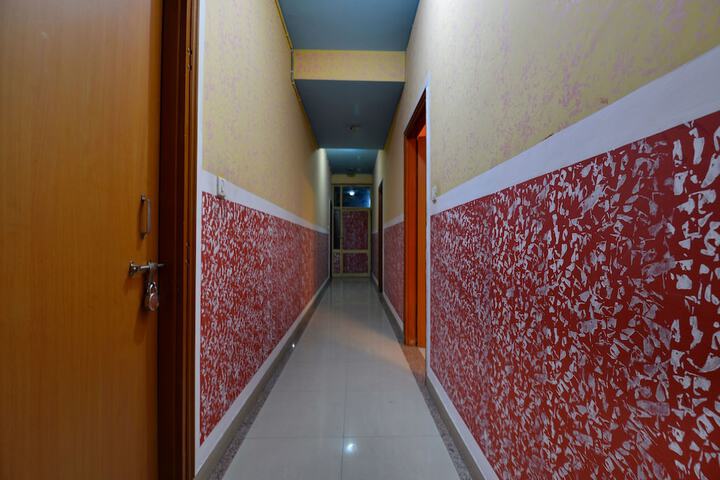 Ballroom/Hall 20 of 24