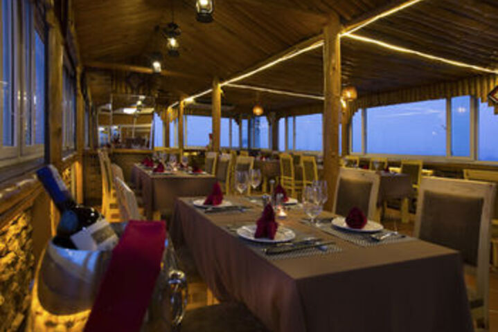 Dining 60 of 70