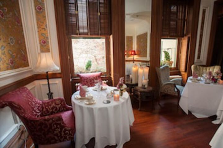 Lounge 70 of 78