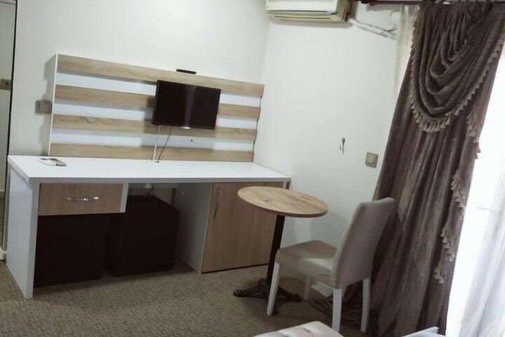 Room 13 of 27