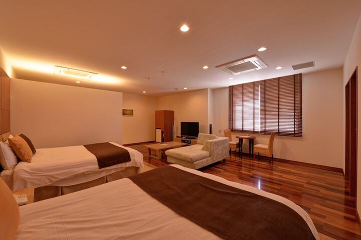 Room 5 of 107