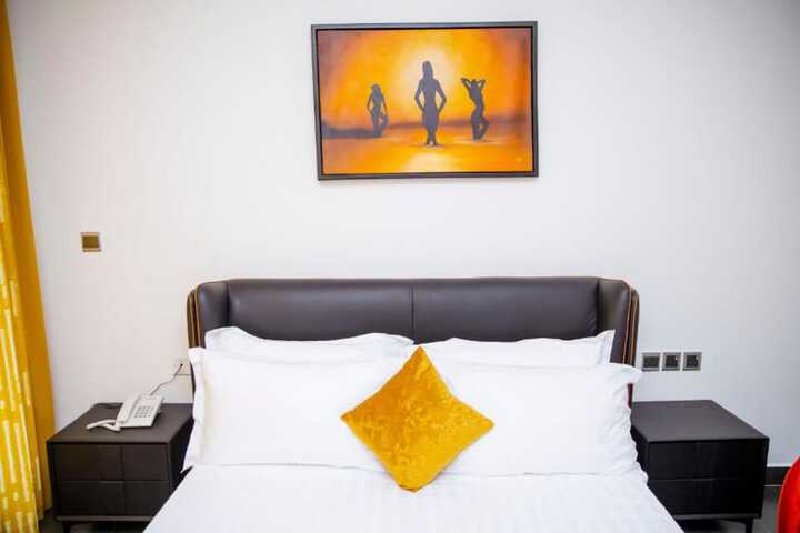 Room 14 of 37