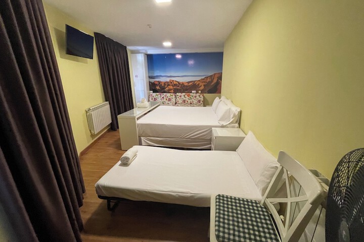 Room 28 of 108
