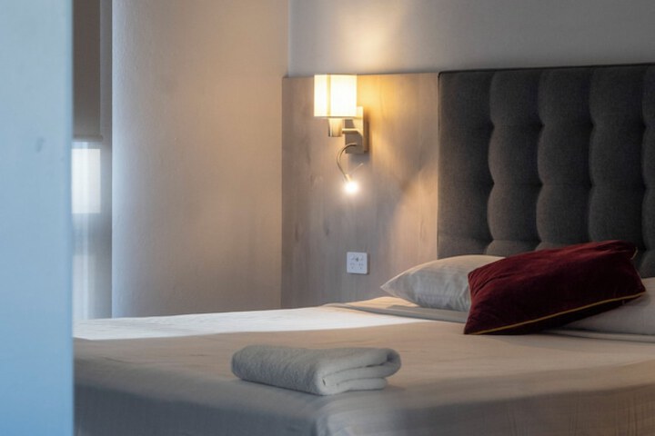 Room 44 of 103