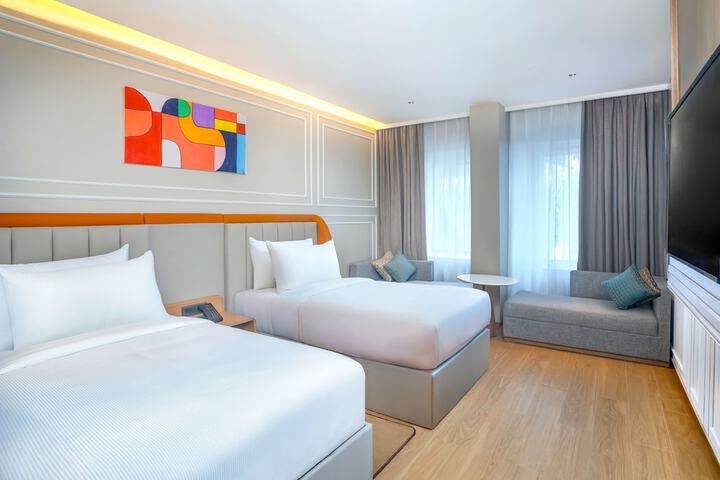 Room 5 of 18