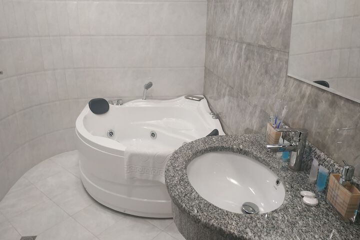 Hot Tub 33 of 71