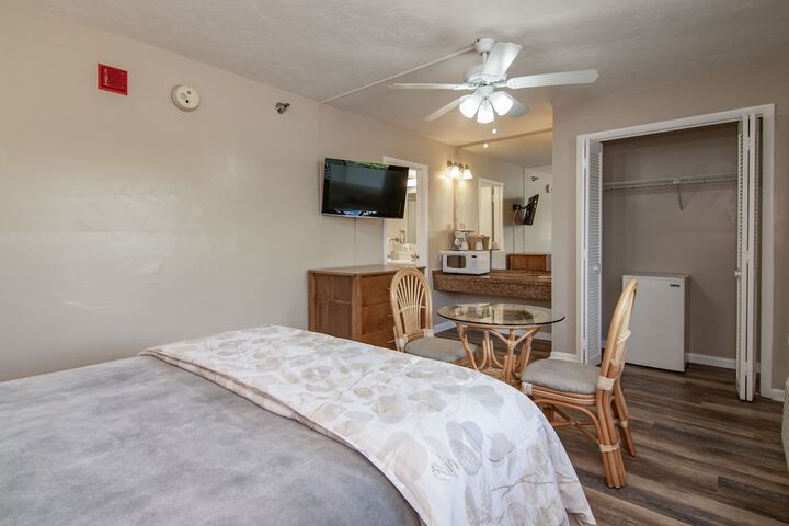Standard | King Bed (13 of 16)