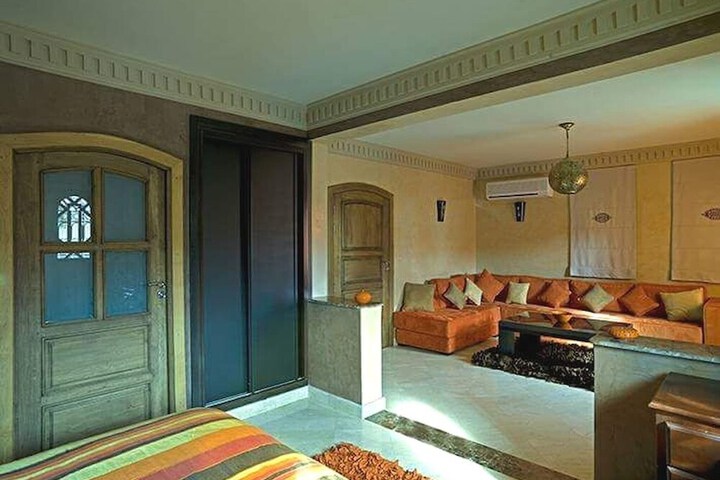 Room 14 of 33