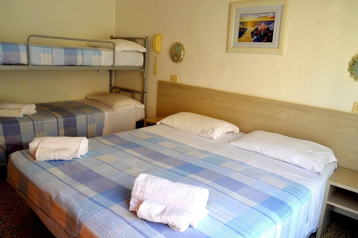Room 5 of 18