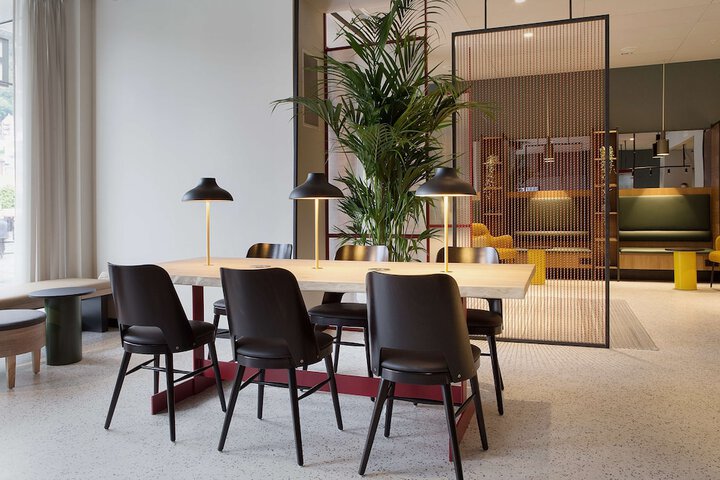 Entrance & Lobby