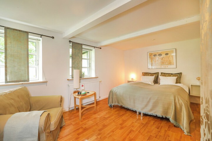 Room 7 of 49