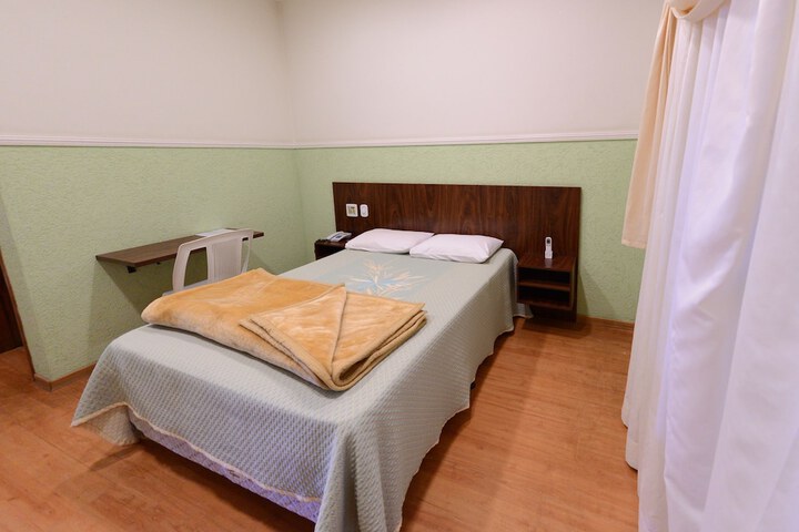 Room 5 of 15