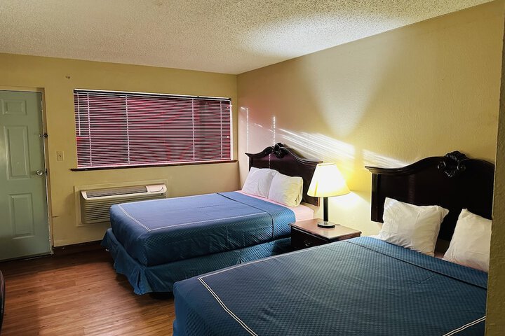 Room 11 of 21