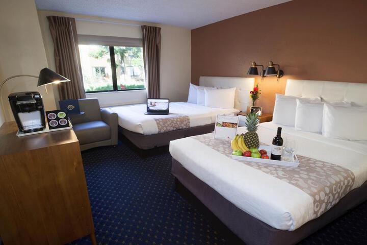 Pod Pacific 2 Double Beds (8 of 8)
