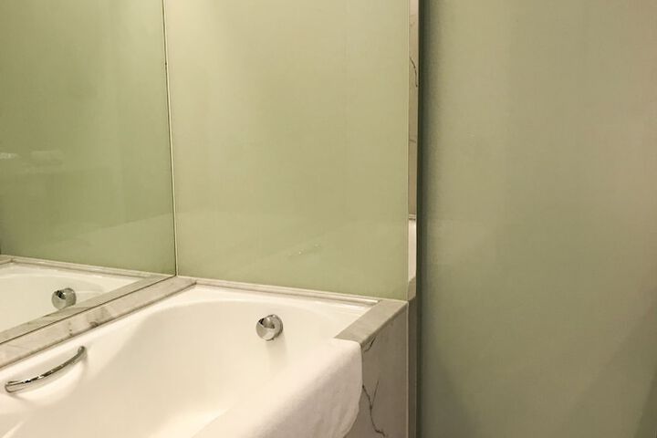 Room 52 of 93