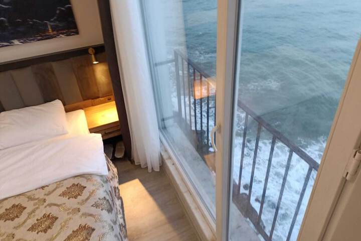 Room 42 of 115