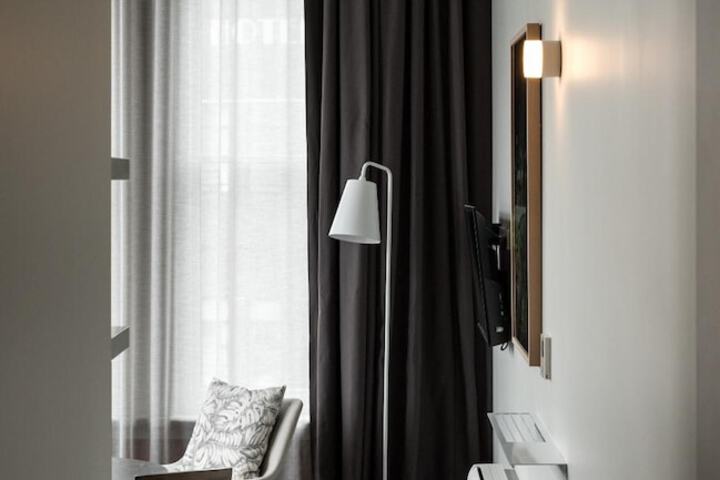 Room 16 of 60