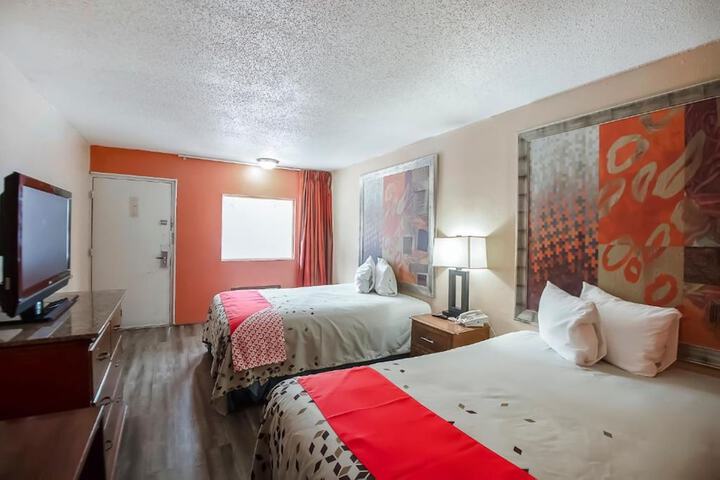 2 Queen Beds (8 of 12)
