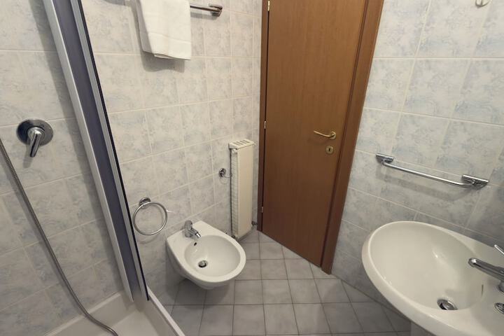 Room 53 of 148