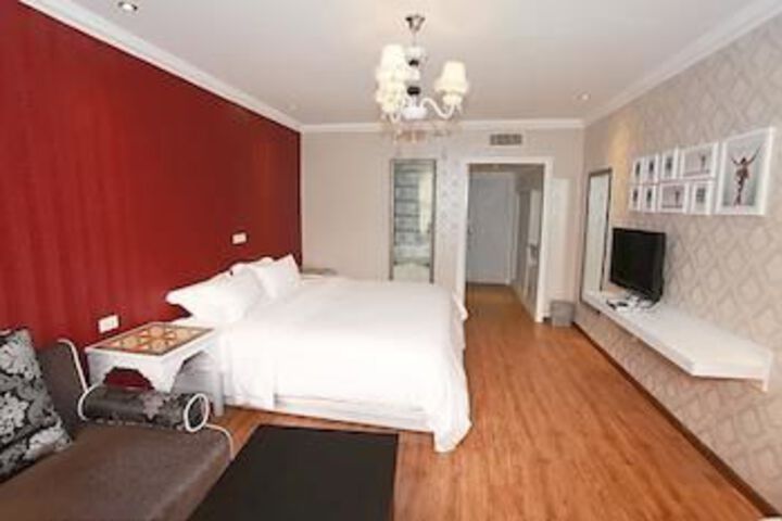 Room 8 of 37