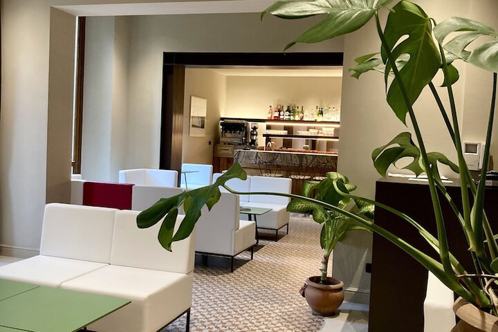 Lounge 58 of 71