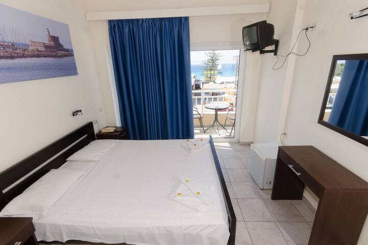 Room 14 of 80