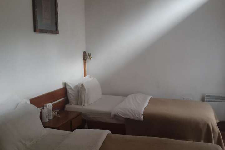 Room 3 of 20