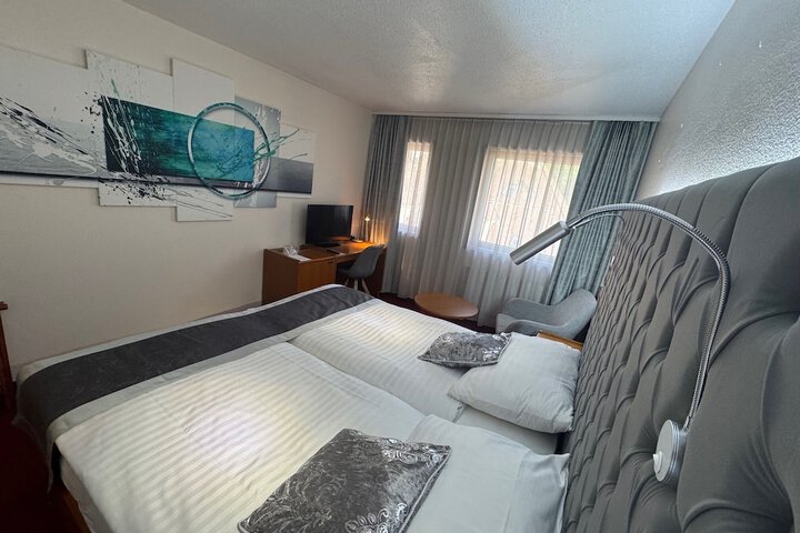 Room 16 of 32