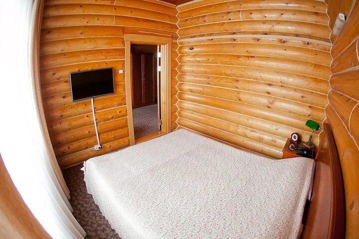 Room 8 of 33