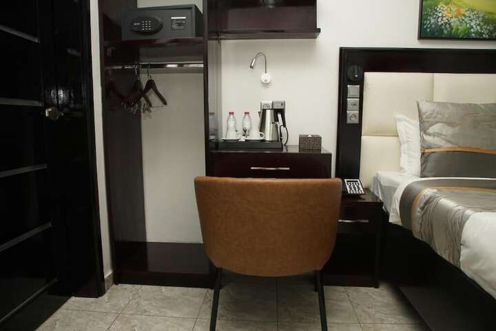 Room 6 of 31