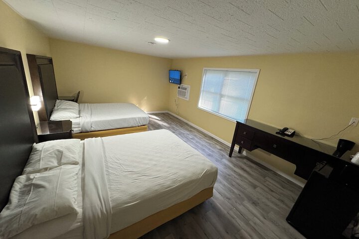 Room 6 of 10