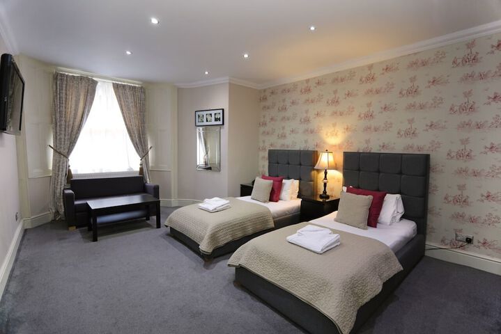 Room 6 of 32