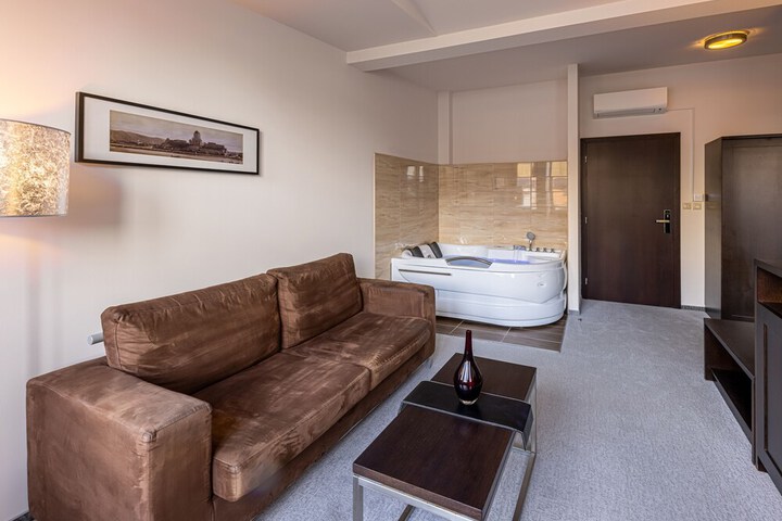 Room 15 of 74