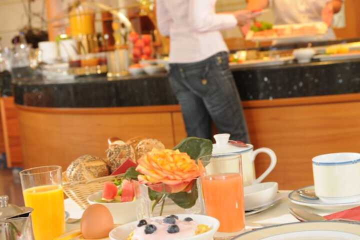 Breakfast/Coffee Service 102 of 112