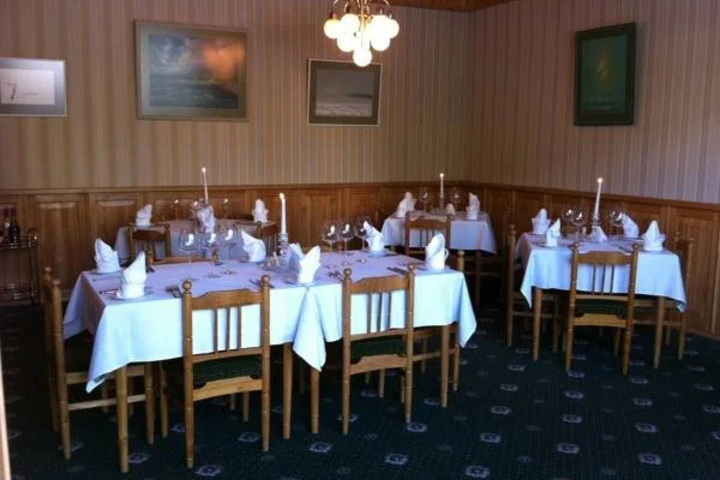 Dining 13 of 19