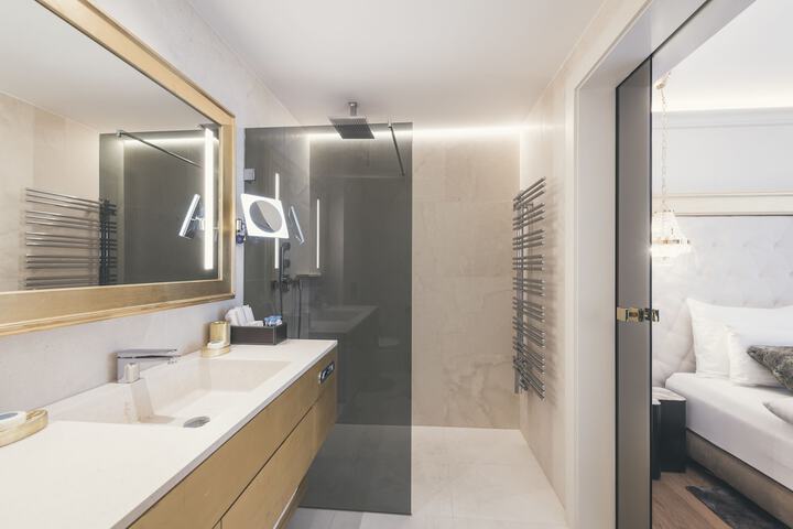 Room 47 of 75