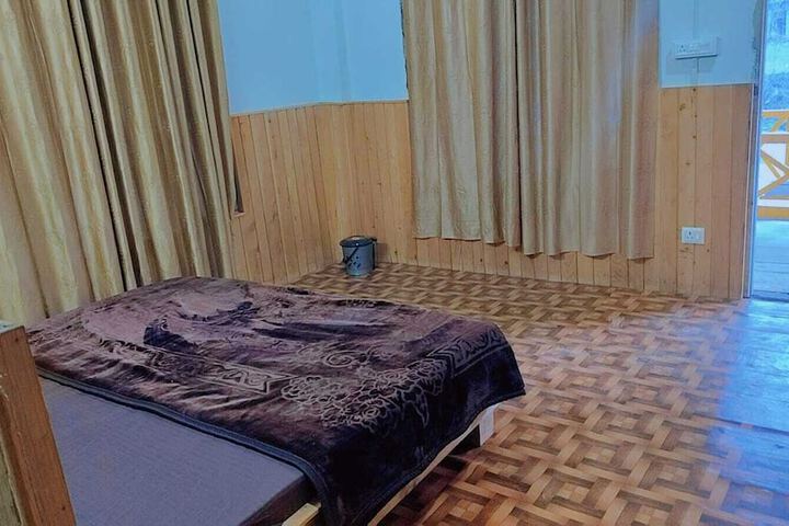 Room 4 of 37