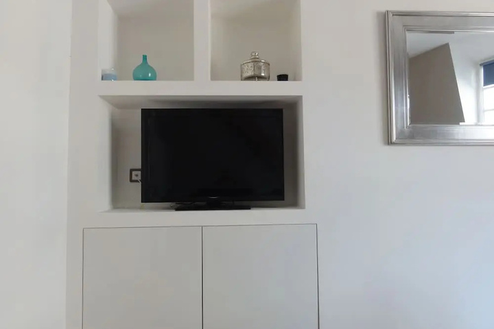 Room 6 of 13
